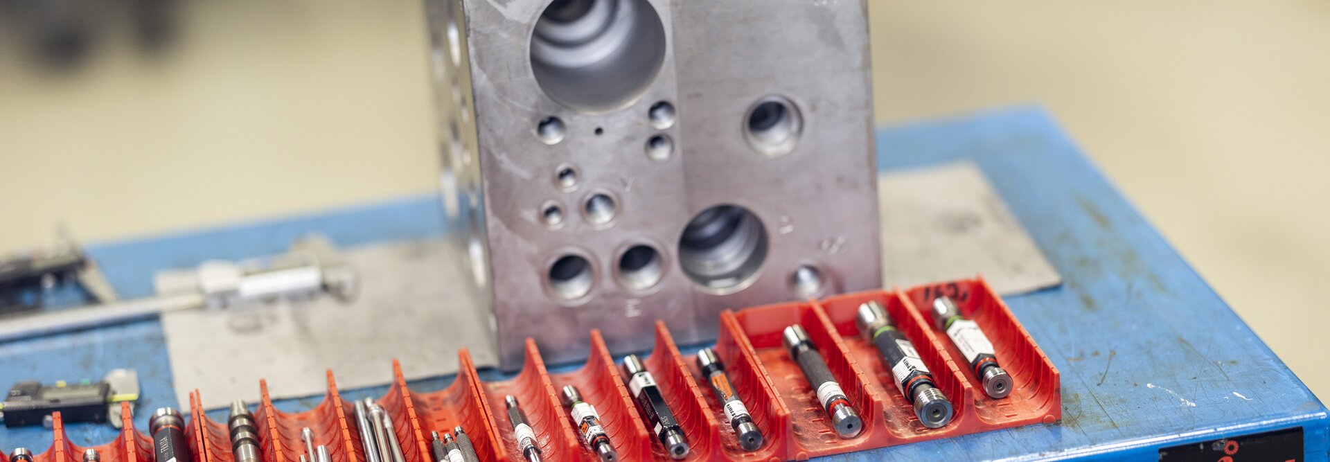 Image of a winch block with accompanying mounting kit