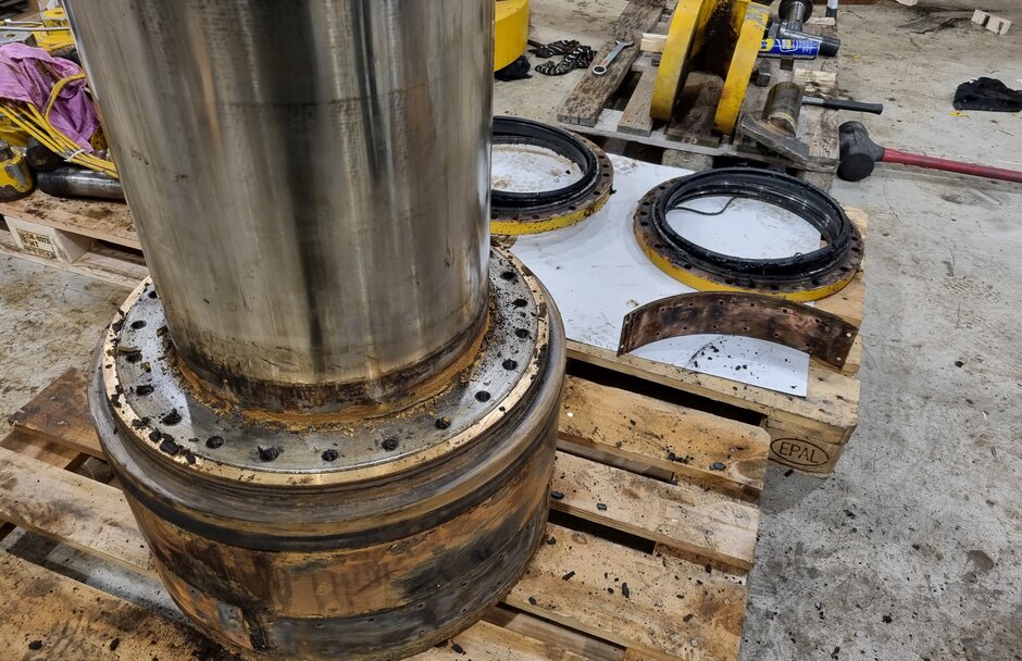 Old ball valve dismantled at workshop