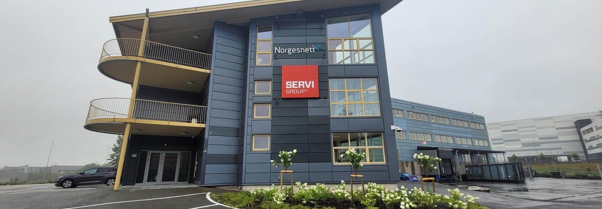 Bilde tatt på utsiden av Servi Group sitt hovedkontor på Vinterbro
